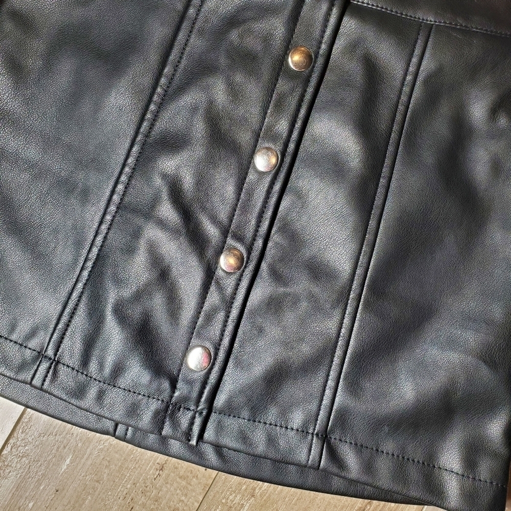 Forever 21 Black Vegan Leather Girls Mini Skirt Size 9/10 NWOT - Picture 8 of 12